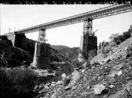 Puente o viaducto de Vadollano, de tres tramos, en el km 304,508 de la línea de Manzanares a Córd...