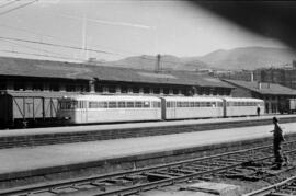 Ferrobús de la serie 591 de RENFE en la estación de Bilbao - Abando