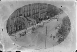 reproducción fotográfica de una calle, probablemente de Madrid