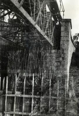 Detalle del estribo del lado de Gijón del viaducto de Casorvida de la línea de León a Gijón