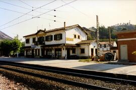 Estación de Las Caldas de Besaya de la línea de Alar a Santander, situada en el municipio de Los ...