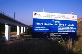 Cartel informativo de GIF junto al viaducto sobre el río Cinca