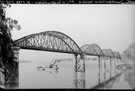 Puente viejo sobre el río Guadalquivir en el km 1,158 de la línea de Sevilla a Huelva, construido...