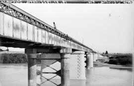 Puente sobre el río Guadalquivir a su paso por Lora del Río, en el km 82,561 de la línea Córdoba-...