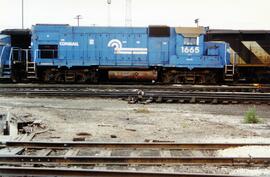 Vista de las locomotora diesel CR-1665 (GP15-1) de la Continental Rail Quality, apartada en Clear...