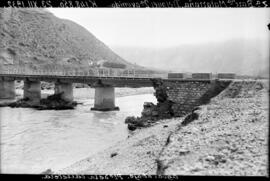 Puente de Matarraña IV, situado en el km 148,850 de la línea de Zaragoza a Barcelona, entre los m...