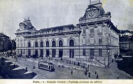 Fachada principal del edificio de la estación central de Oporto, llamada estación de San Bento