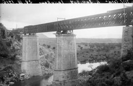 Puente o viaducto de Vadollano, de tres tramos, en el km 304,508 de la línea de Manzanares a Córd...