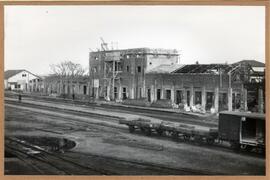 Vista del lado de las vías la construcción del nuevo edificio de viajeros de la estación de Fuent...