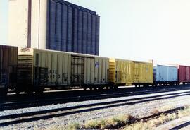 Composición de mercancías, a su paso por Clinton, Iowa. En cabeza de la locomotora UP-6315 (SD60M)