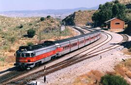 Tren Talgo III Madrid Puerta Atocha-Badajoz a su paso por la estación de Río Tajo