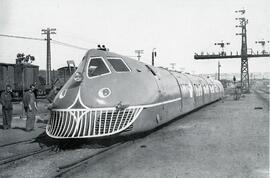 [En el reverso, el texto]: Núm. 1. Prototipo del Talgo I en Madrid - Atocha hacia 1944. Iba pinta...