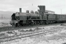 Composición de coches de viajeros remolcada por la locomotora de vapor nº 182 Pacific con rodaje ...