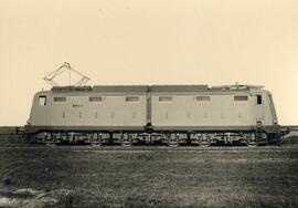 Vista de una locomotora eléctrica grupo E-636 para corriente continua a 3000 voltios, construida ...