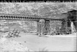 Puente de Matarraña IV, situado en el km 148,850 de la línea de Zaragoza a Barcelona, entre los m...