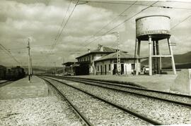 Edificio de viajeros de la estación de Mataporquera en la línea de Venta de Baños a Santander