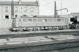 Locomotora eléctrica 7409 de RENFE (serie 7400, posterior serie 274) apodadas "bañeras"...