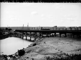 Puente de la Ribera de Nicoba viejo, situado en el km 101,034 de la línea de Sevilla a Huelva, de...