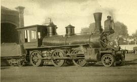 [En el reverso, el texto]: 2. Antigua locomotora utilizada en la Red Catalana de MZA. Tipo 130