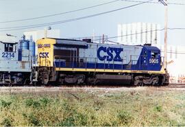 Locomotoras CSX-5905 (B36-7), CSX-2214 y CSX-6441 (GP40-2), apartadas en Decatur, Illinois.
