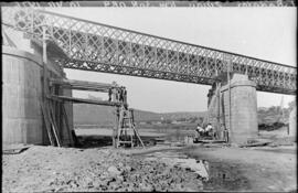 Sustitución del puente metálico sobre el río Zújar, en el km 308,089 de la línea de Madrid a Bada...