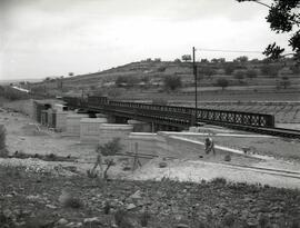 Sustitución del puente metálico existente por el puente o viaducto de hormigón de 6 tramos y 130 ...