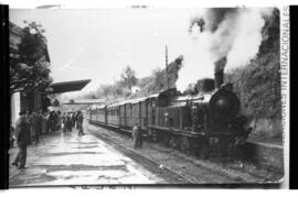 Reproducción de una imagen de una composición de tren del Ferrocarril de La Robla, formada por un...