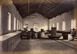 Interior del salón de reconocimiento y almacenes de la aduana de la estación de Portbou