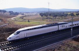 Composición AVE de la serie 100 circulando en la línea de alta velocidad de Madrid - Sevilla, a l...