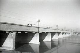 Sustitución del antiguo puente metálico sobre el río Guadiana. Línea de Mérida a Los Rosales (Sev...