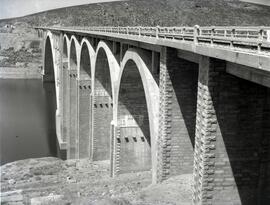 Viaducto Martín Gil o de Cabriles sobre el río Esla, en el km 23,043 de la línea de Zamora a La C...