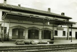 Edificio de viajeros de la estación de Mataporquera en la línea de Venta de Baños a Santander