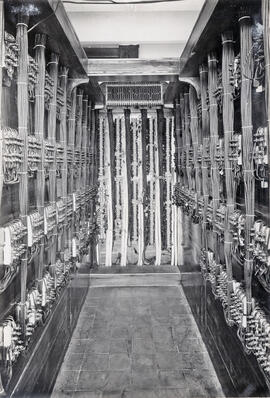 Interior de armario de relés en la estación de Mora La Nueva de la línea de Madrid a Barcelona