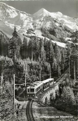 Vista del ascenso del ferrocarril de cremallera suizo de Wengernalpbahn