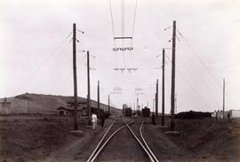 Línea aérea en el trayecto de una estación del tramo de Gérgal a Santa Fe en la línea de Linares ...