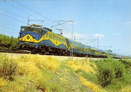Tren rápido de coches 9000 remolcado por una locomotora 269