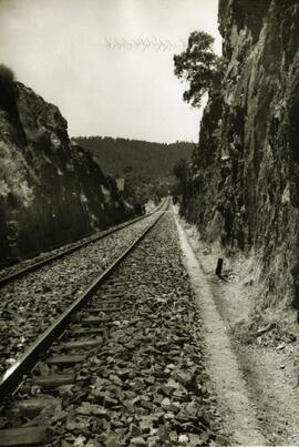 TÍTULO DEL ÁLBUM : Parte semestral de obras / Red Nacional de los Ferrocarriles Españoles. Vía y ...