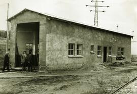 Cocherón en la estación de Mora la Nueva perteneciente al proyecto de electrificación del "O...