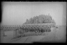 Puente sobre el Guadalquivir en el km 199,724 de la línea de Mérida a Sevilla, entre los términos...