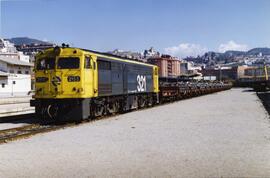 Locomotora diésel - eléctrica 321 - 055 - 6 de la serie 321 - 001 a 080 de RENFE, ex 2155 de la s...