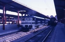 Locomotoras diésel hidráulicas de la serie 354 - 001 a 008 de RENFE, ex. 4000 T, fabricadas por K...