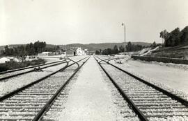 Vista diurna de un haz de vías en la entrada de la estación de Carballino, del trayecto Orense - ...