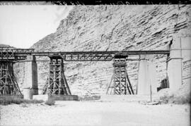 Puente de Matarraña IV, situado en el km 148,850 de la línea de Zaragoza a Barcelona, entre los m...