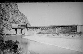 Puente de Matarraña IV, situado en el km 148,850 de la línea de Zaragoza a Barcelona, entre los m...