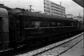 Coche restaurante 4096 D de la Compañía Wagons Lits, formando parte de una composición de viajero...