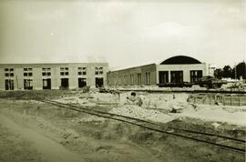 Pabellón de reconocimiento de motores y taller del depósito de máquinas de la estación de Miranda...