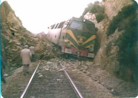 Descarrilamiento del tren 7631 compuesto una locomotora 333 en el km 90,500 de la línea Zamora a ...