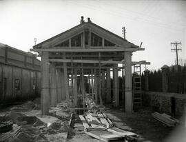Obras de construcción del foso de reconocimiento de locomotoras de los talleres de la estación de...