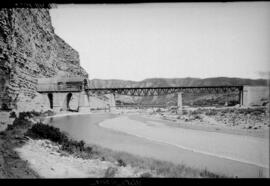 Puente de Matarraña IV, situado en el km 148,850 de la línea de Zaragoza a Barcelona, entre los m...