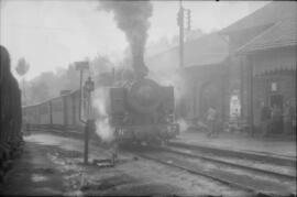 Locomotora de vapor nº37, de rodaje 0-3-0-T, en la estación de San Pedro de los Ferrocarriles de ...